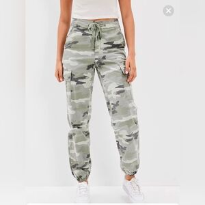 American Eagle Green Camo Cargo Stretch Joggers 6 Pockets Women's Size-6